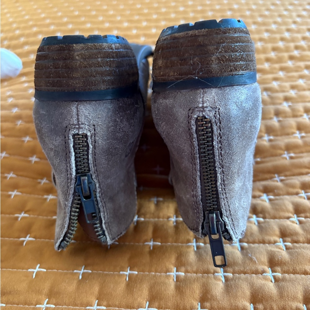 Born Men's Gray Leather Boots - Picture 4 of 5